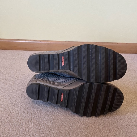 Sorel Women's Lace Up Gray and Pink Boots - Picture 6 of 7